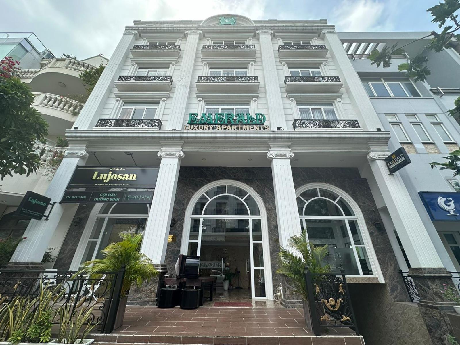 Emerald Khách sạn 3*