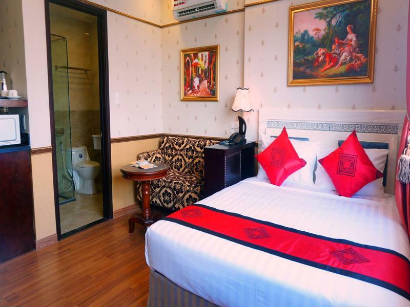 Khách sạn Emerald 3*